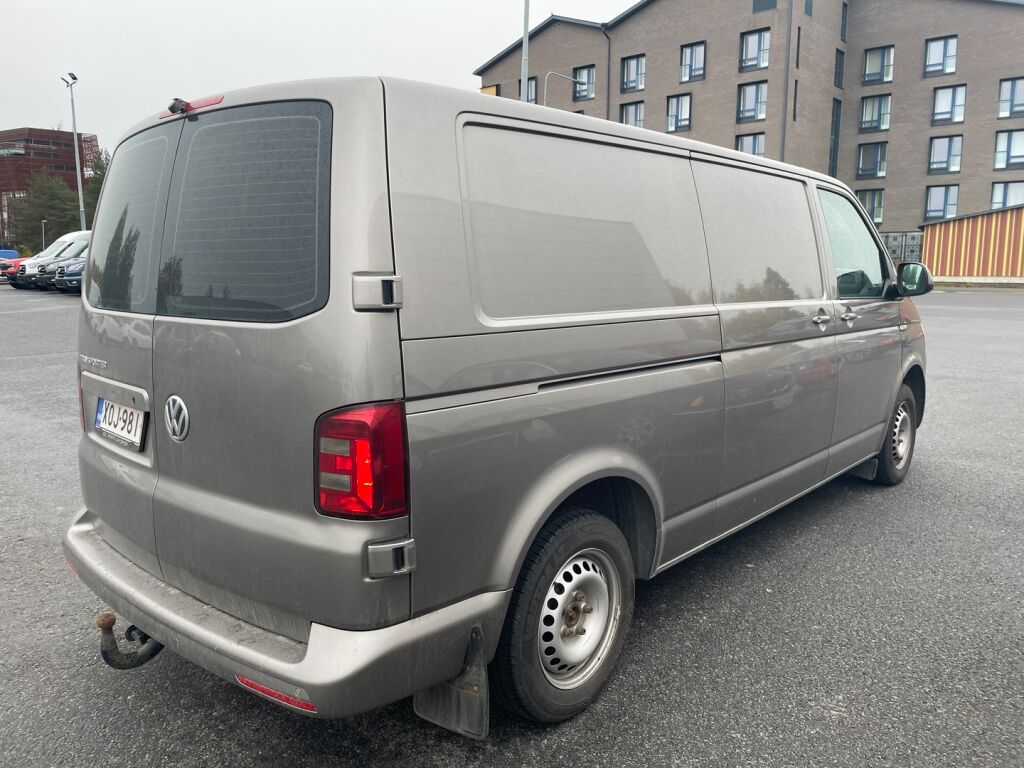 Volkswagen Transporter 2018 Ruskea (beige)
