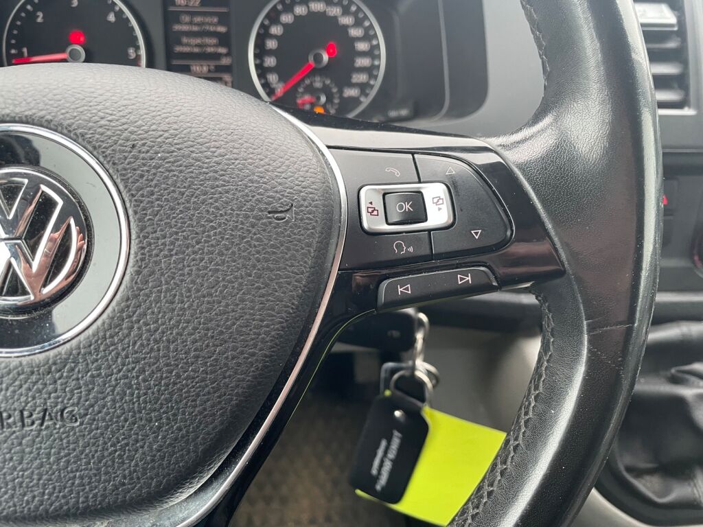Volkswagen Transporter 2018 Ruskea (beige)