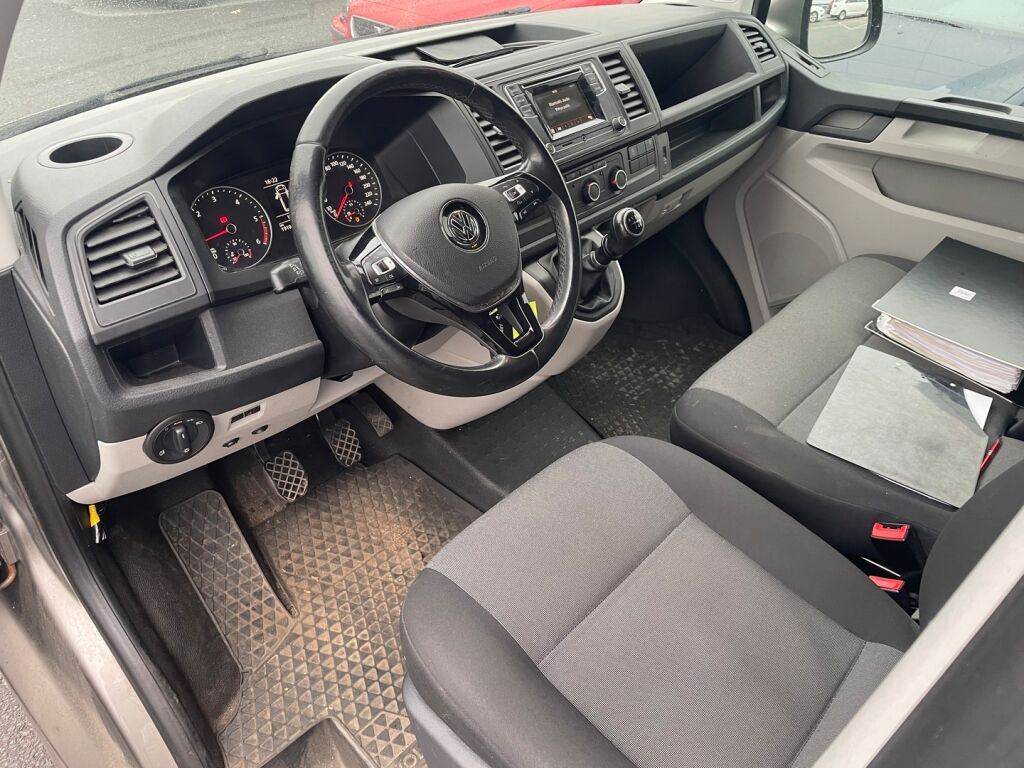 Volkswagen Transporter 2018 Ruskea (beige)
