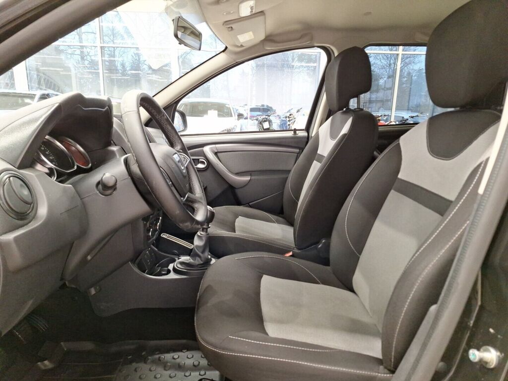 Dacia Duster 2018 Musta