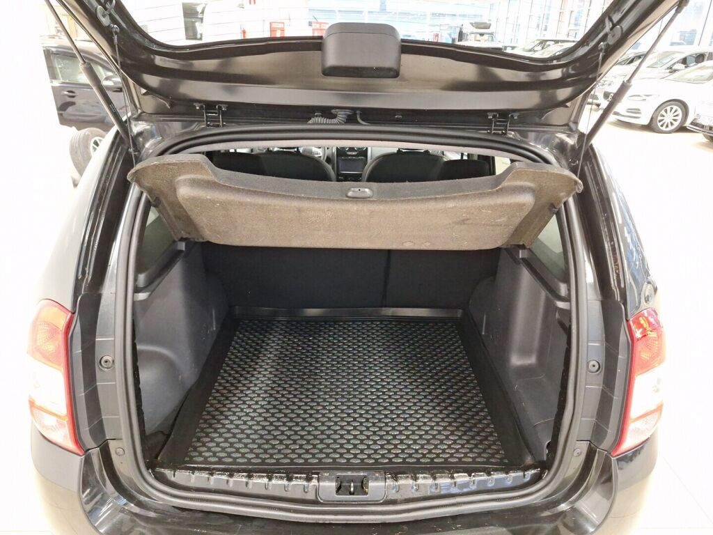 Dacia Duster 2018 Musta