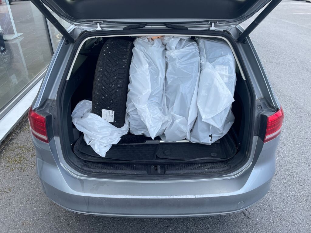 Volkswagen Passat 2018 Sininen