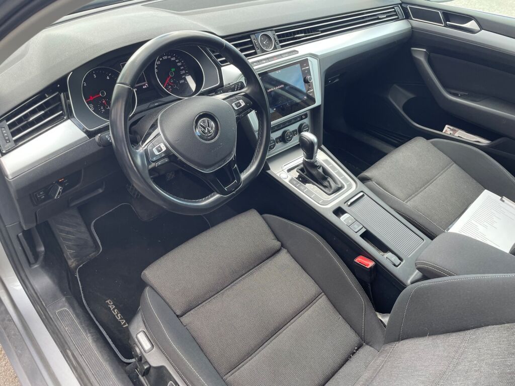 Volkswagen Passat 2018 Sininen