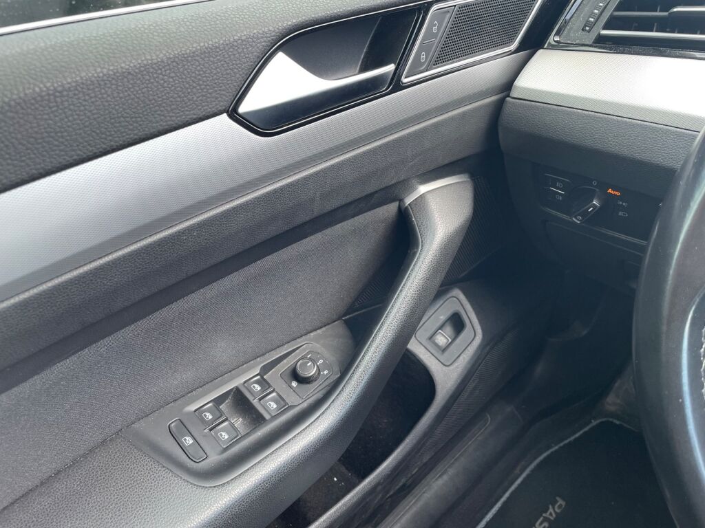 Volkswagen Passat 2018 Sininen