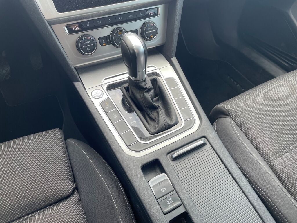 Volkswagen Passat 2018 Sininen