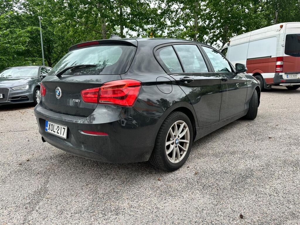 BMW 118 2018 Musta