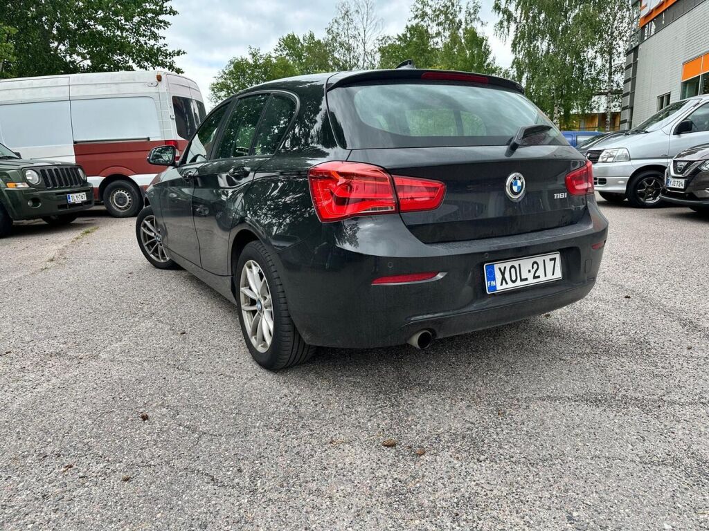 BMW 118 2018 Musta