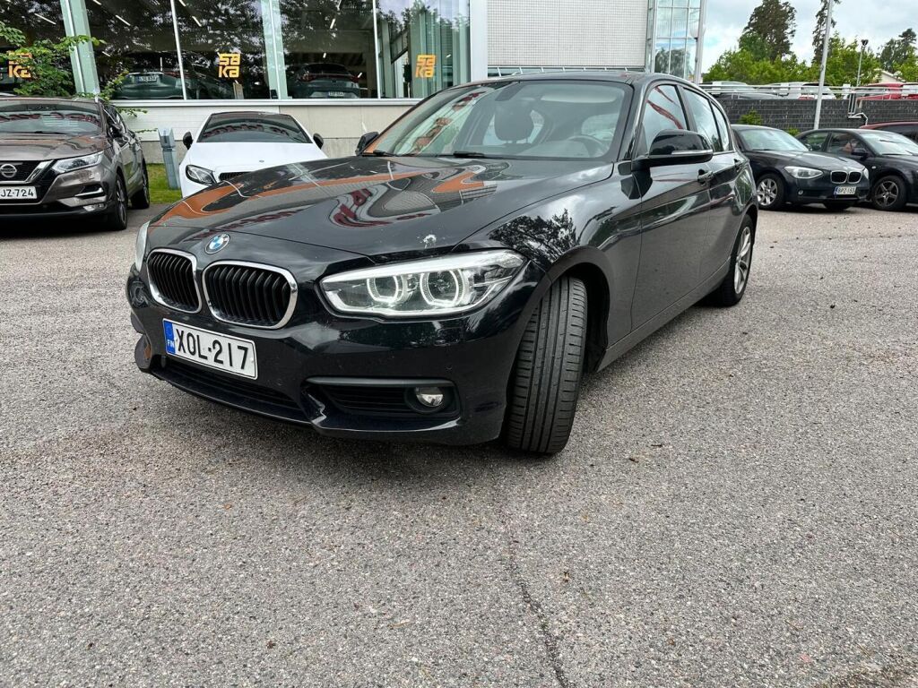 BMW 118 2018 Musta