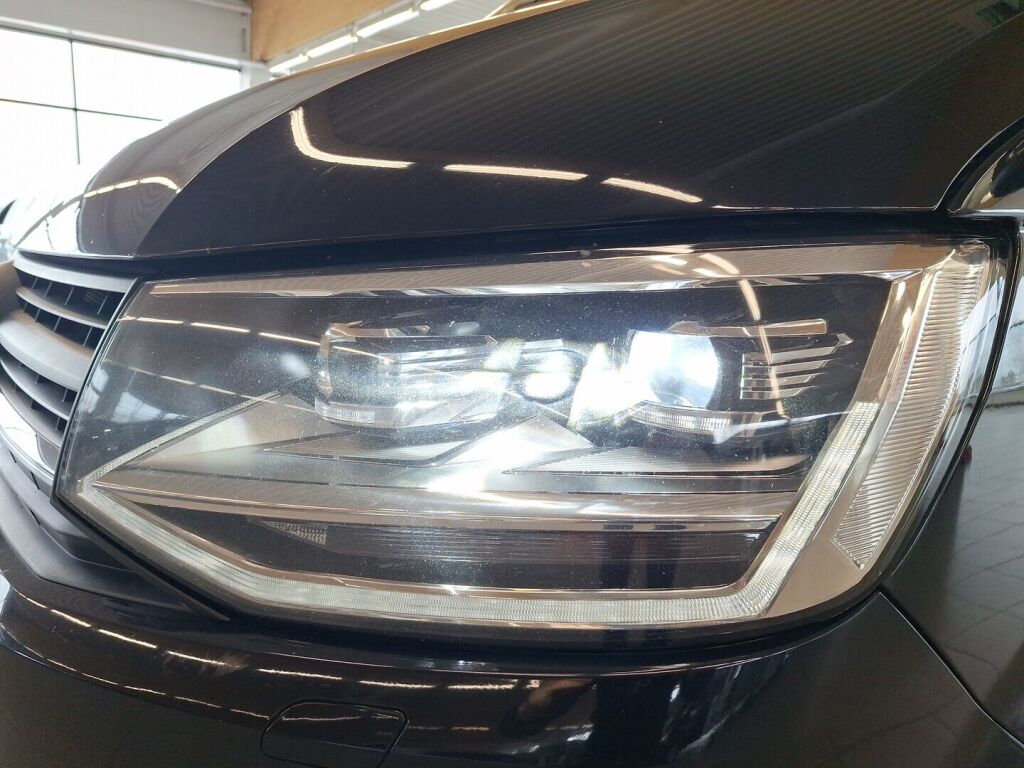 Volkswagen Transporter 2018 Musta