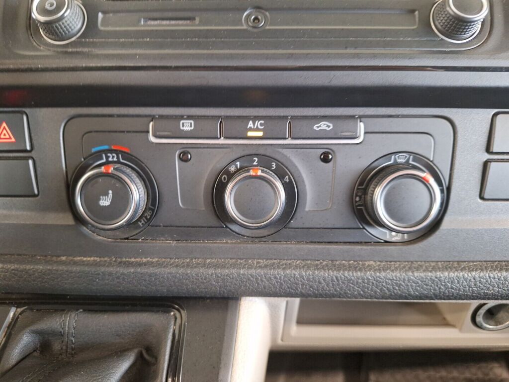 Volkswagen Transporter 2018 Musta