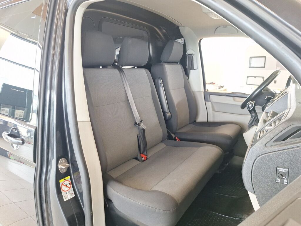 Volkswagen Transporter 2018 Musta