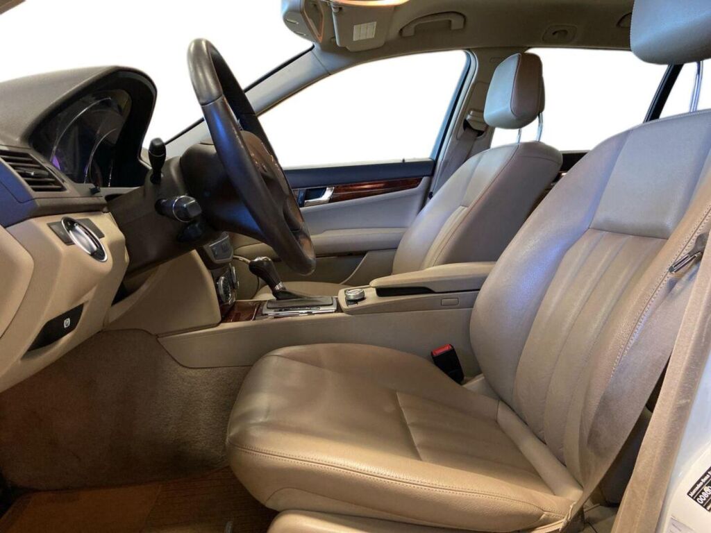 Mercedes-Benz C 2010 Valkoinen