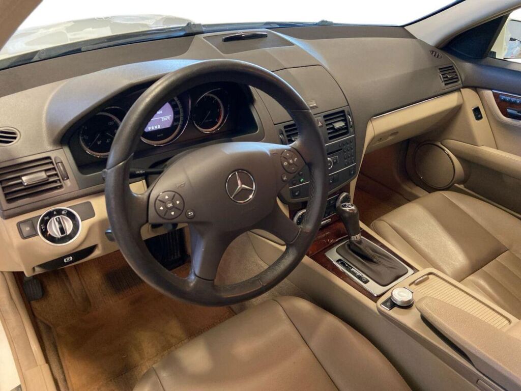 Mercedes-Benz C 2010 Valkoinen