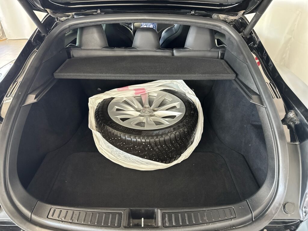 Tesla Model S 2019 Musta