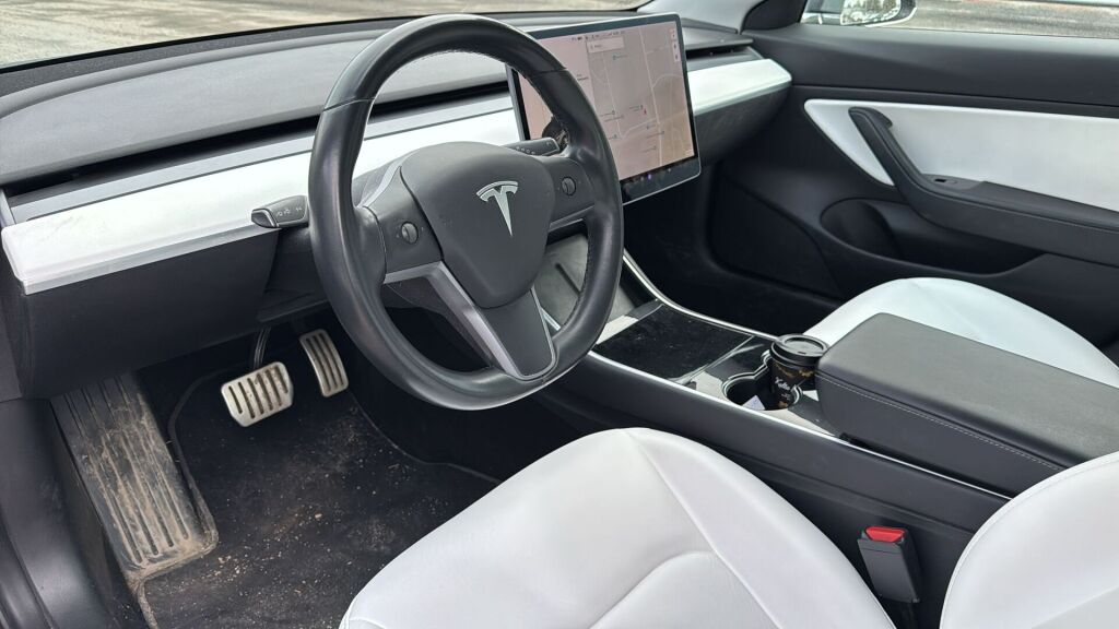 Tesla Model 3 2019 Harmaa