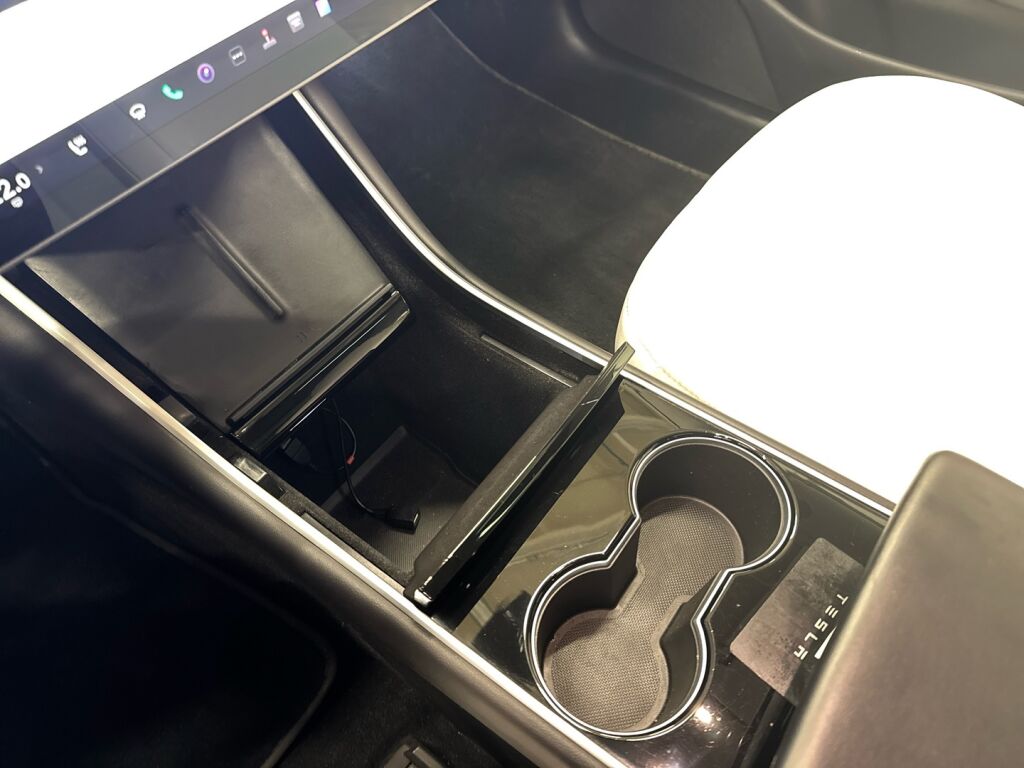 Tesla Model 3 2019 Harmaa