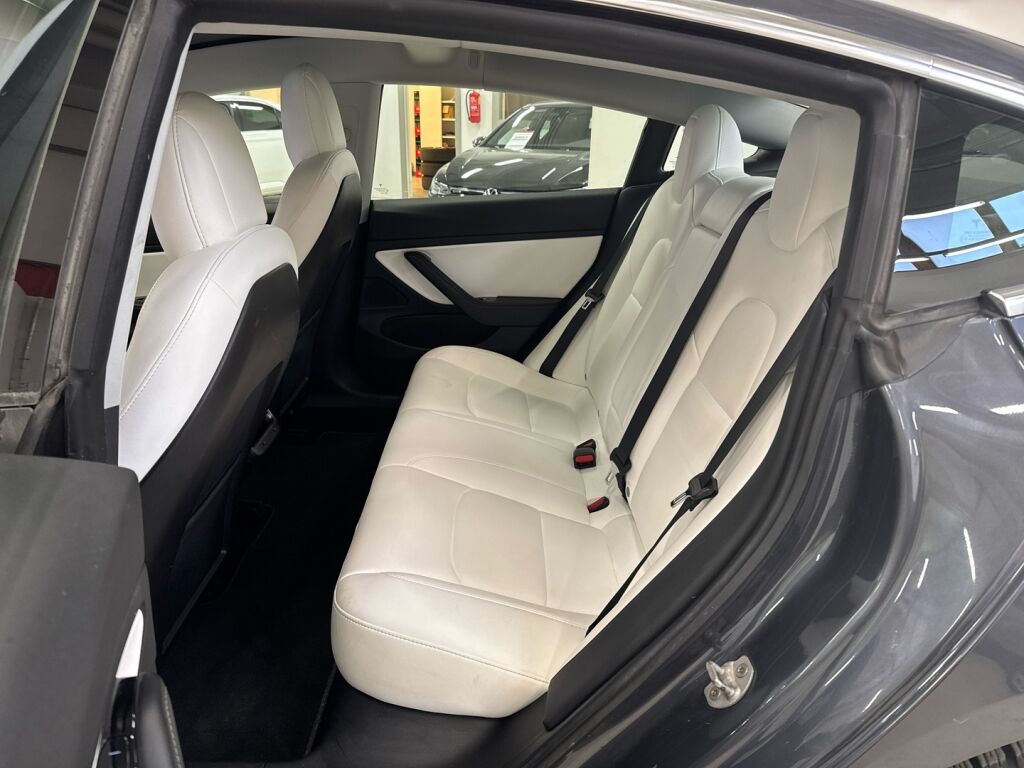 Tesla Model 3 2019 Harmaa