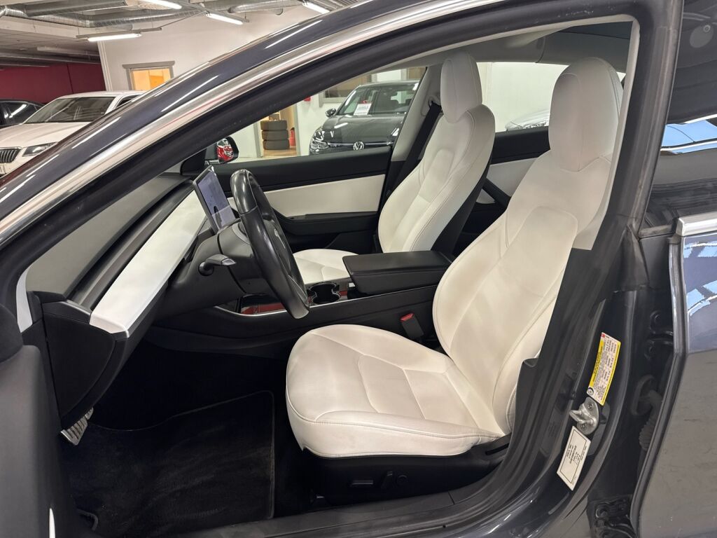 Tesla Model 3 2019 Harmaa