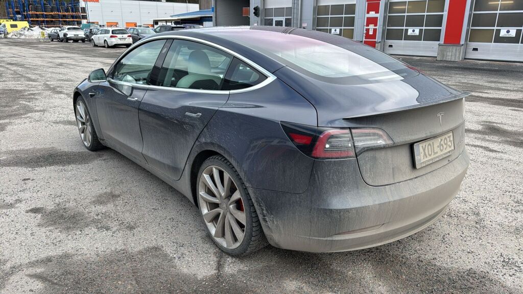 Tesla Model 3 2019 Harmaa