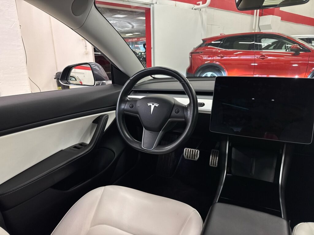 Tesla Model 3 2019 Harmaa