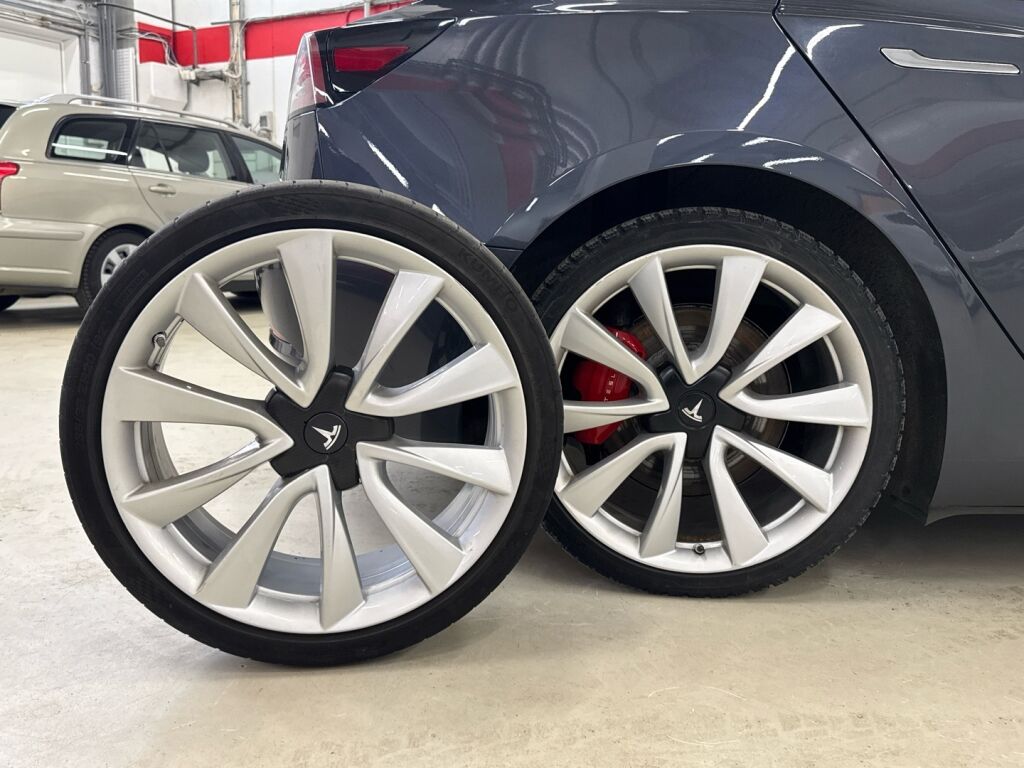 Tesla Model 3 2019 Harmaa