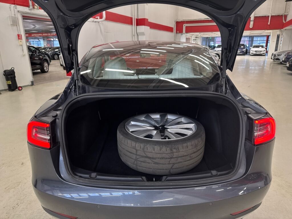 Tesla Model 3 2019 Harmaa