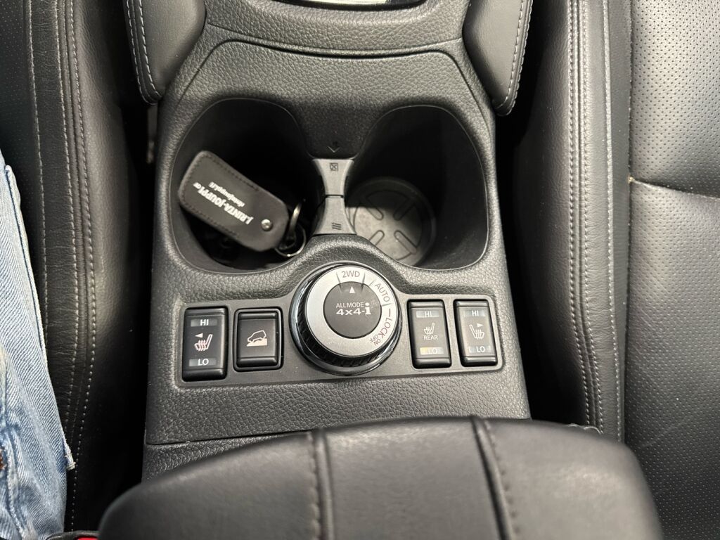 Nissan X-Trail 2018 Musta