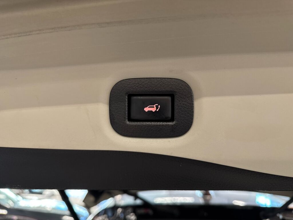 Nissan X-Trail 2018 Musta