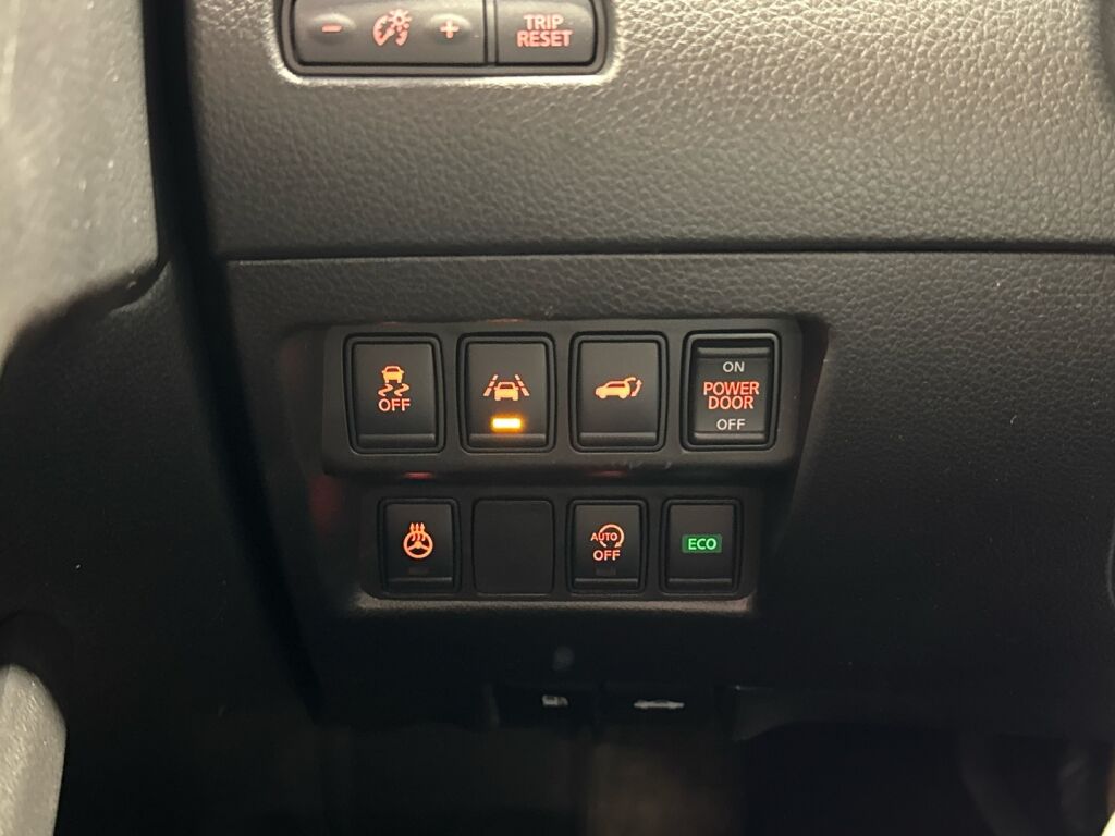 Nissan X-Trail 2018 Musta