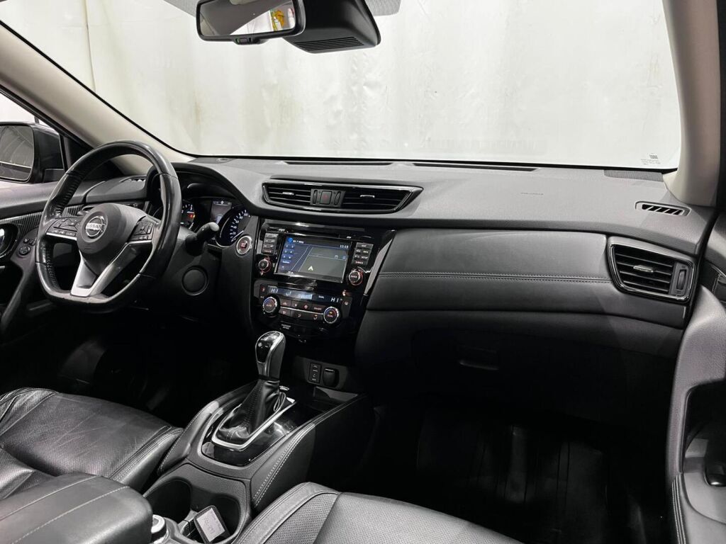 Nissan X-Trail 2018 Musta