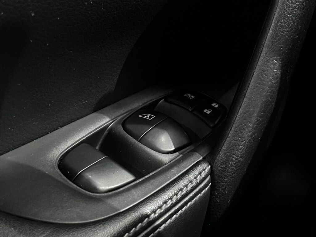 Nissan X-Trail 2018 Musta