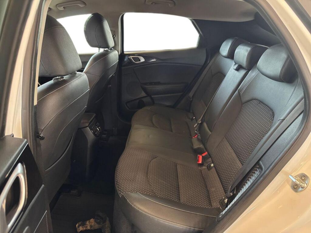 Kia XCeed 2021 Valkoinen