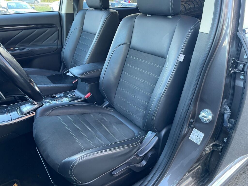 Mitsubishi Outlander PHEV 2018 Ruskea (beige)