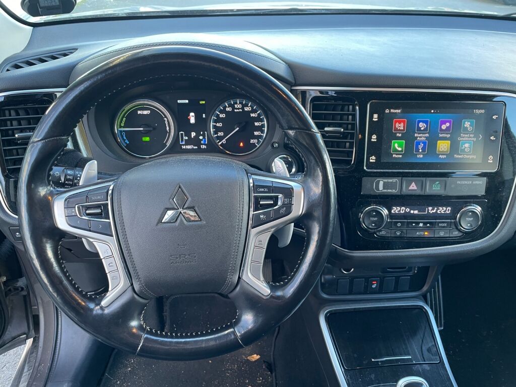 Mitsubishi Outlander PHEV 2018 Ruskea (beige)