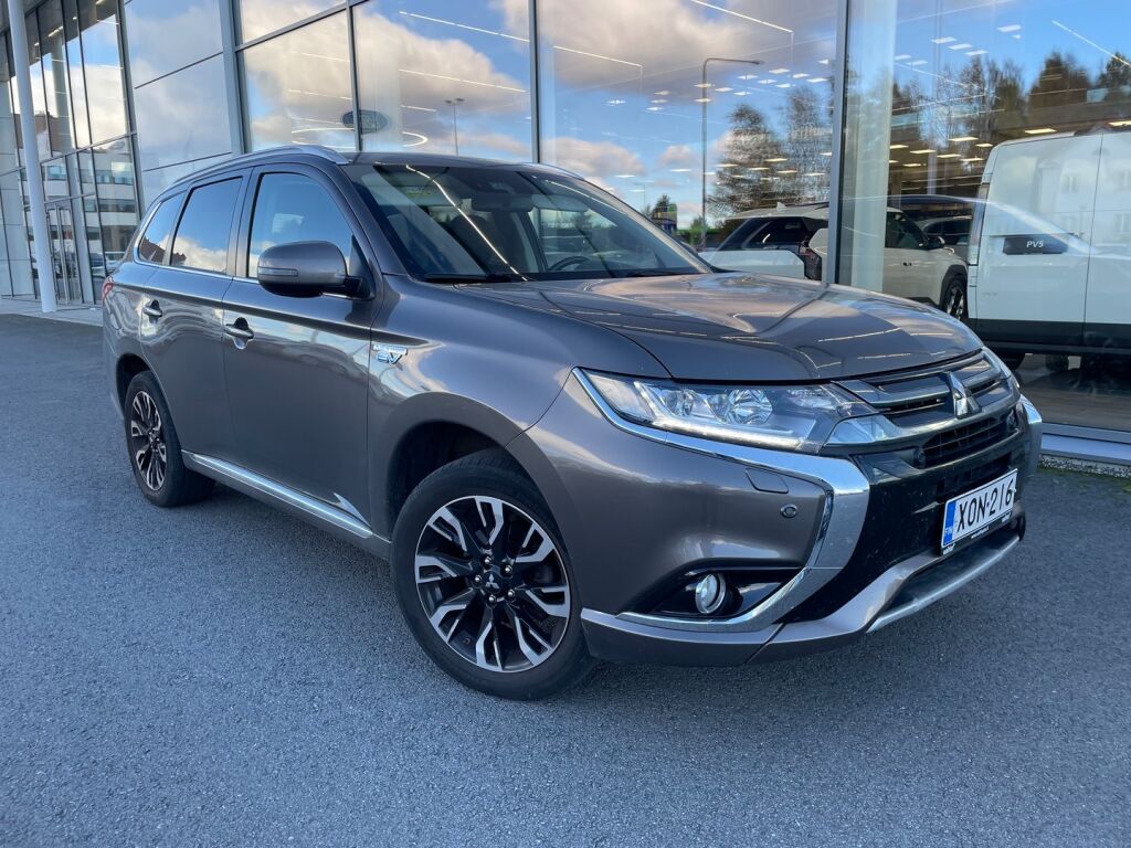 Mitsubishi Outlander PHEV 2018 Ruskea (beige)
