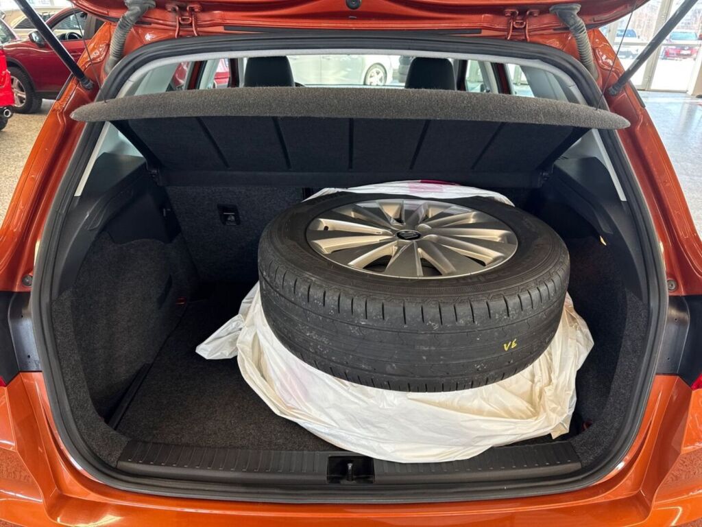 Seat Arona 2018 Metallinhohto Oranssi