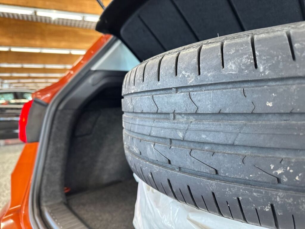 Seat Arona 2018 Metallinhohto Oranssi