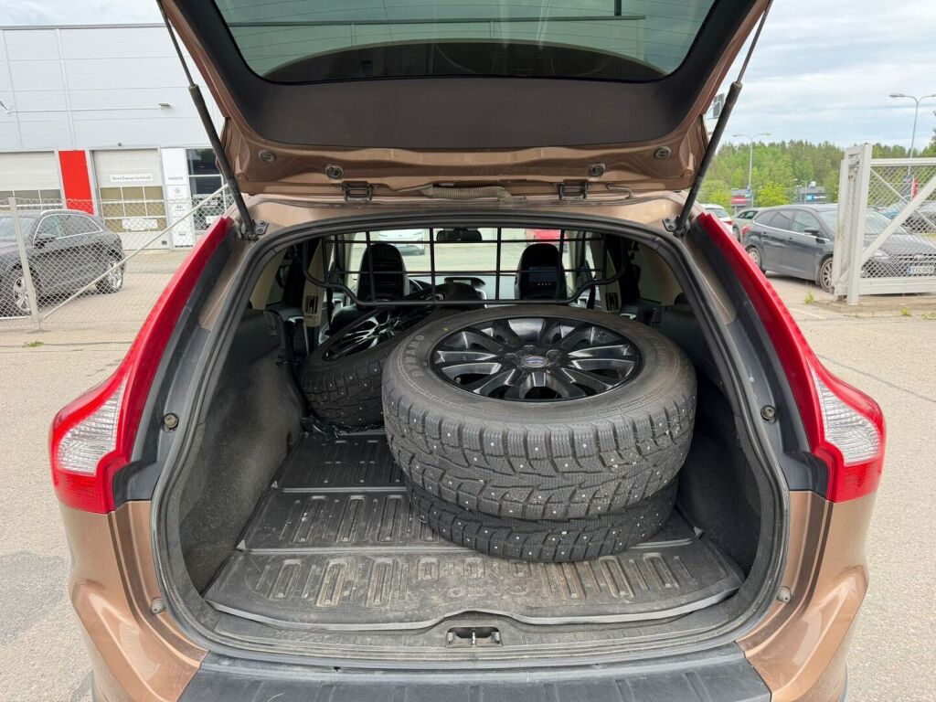 Volvo XC60 2009 Ruskea (beige)