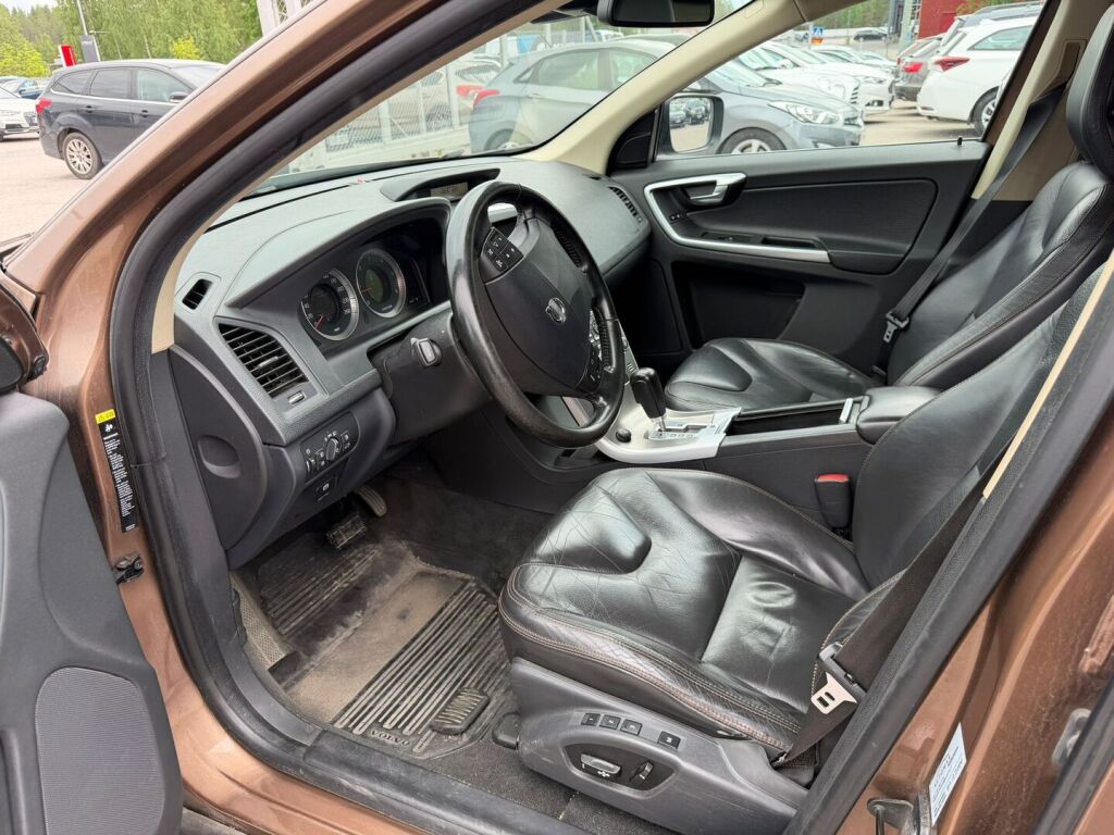 Volvo XC60 2009 Ruskea (beige)