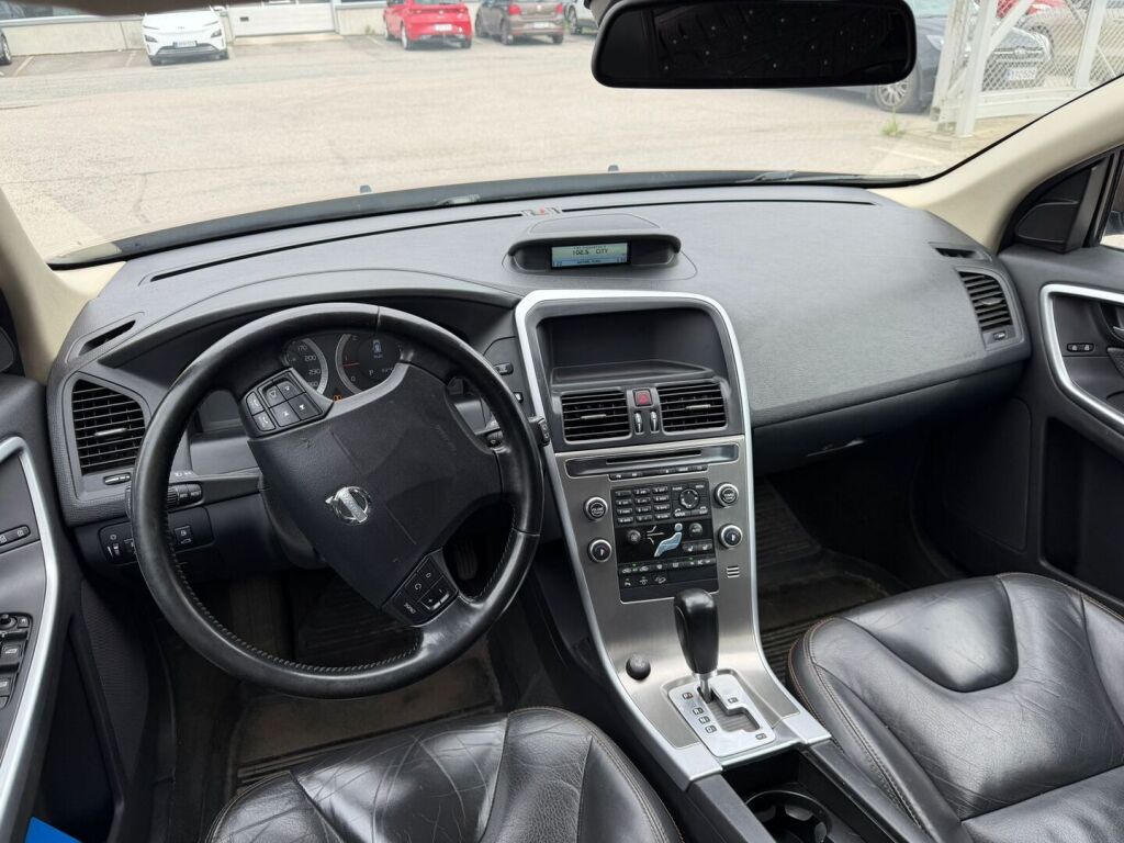 Volvo XC60 2009 Ruskea (beige)