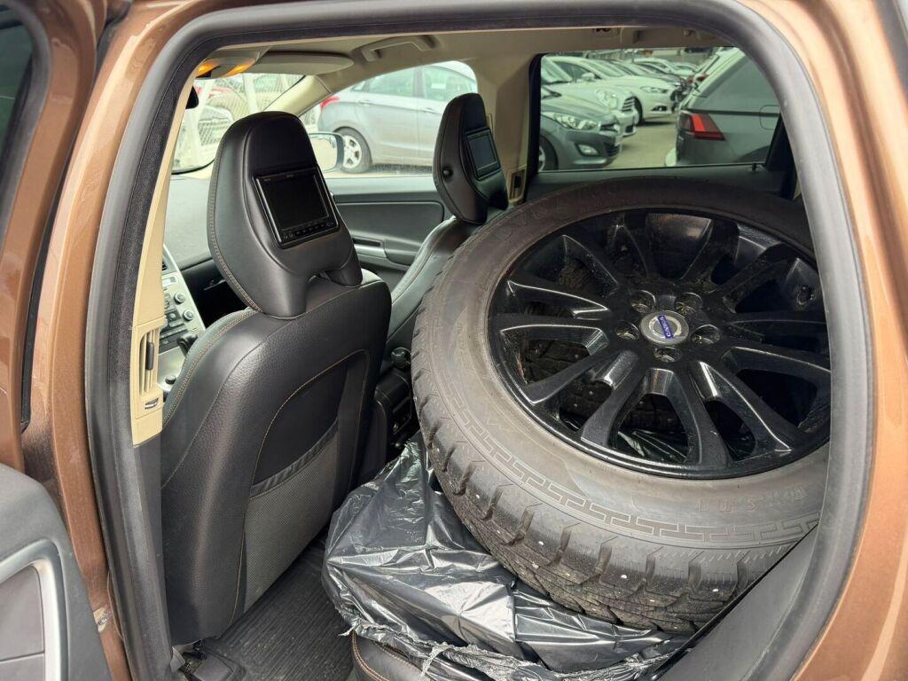 Volvo XC60 2009 Ruskea (beige)
