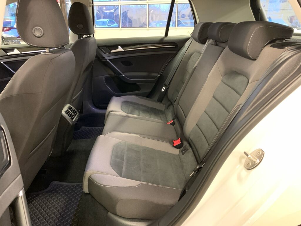 Volkswagen Golf 2018 Valkoinen