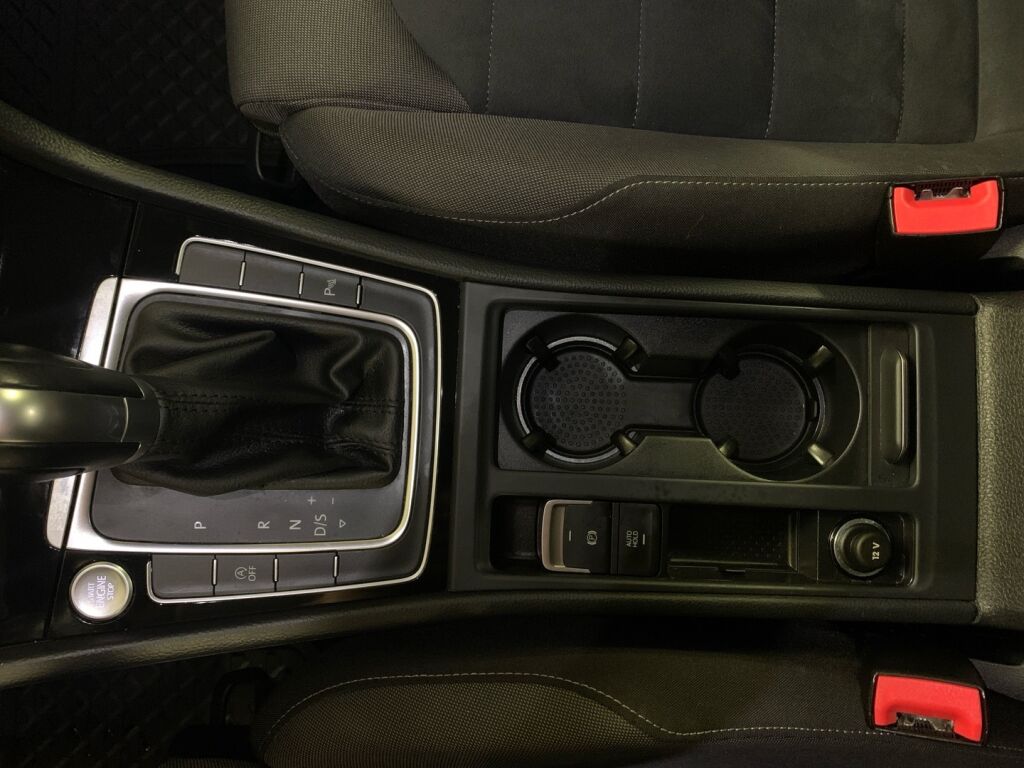 Volkswagen Golf 2018 Valkoinen