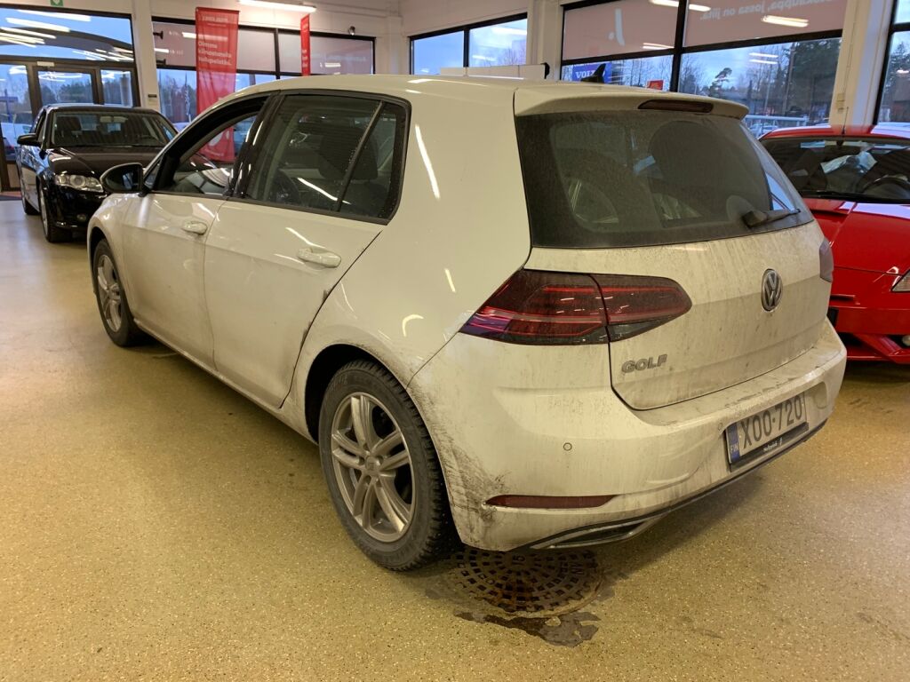 Volkswagen Golf 2018 Valkoinen