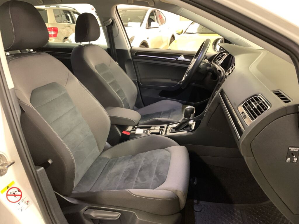 Volkswagen Golf 2018 Valkoinen