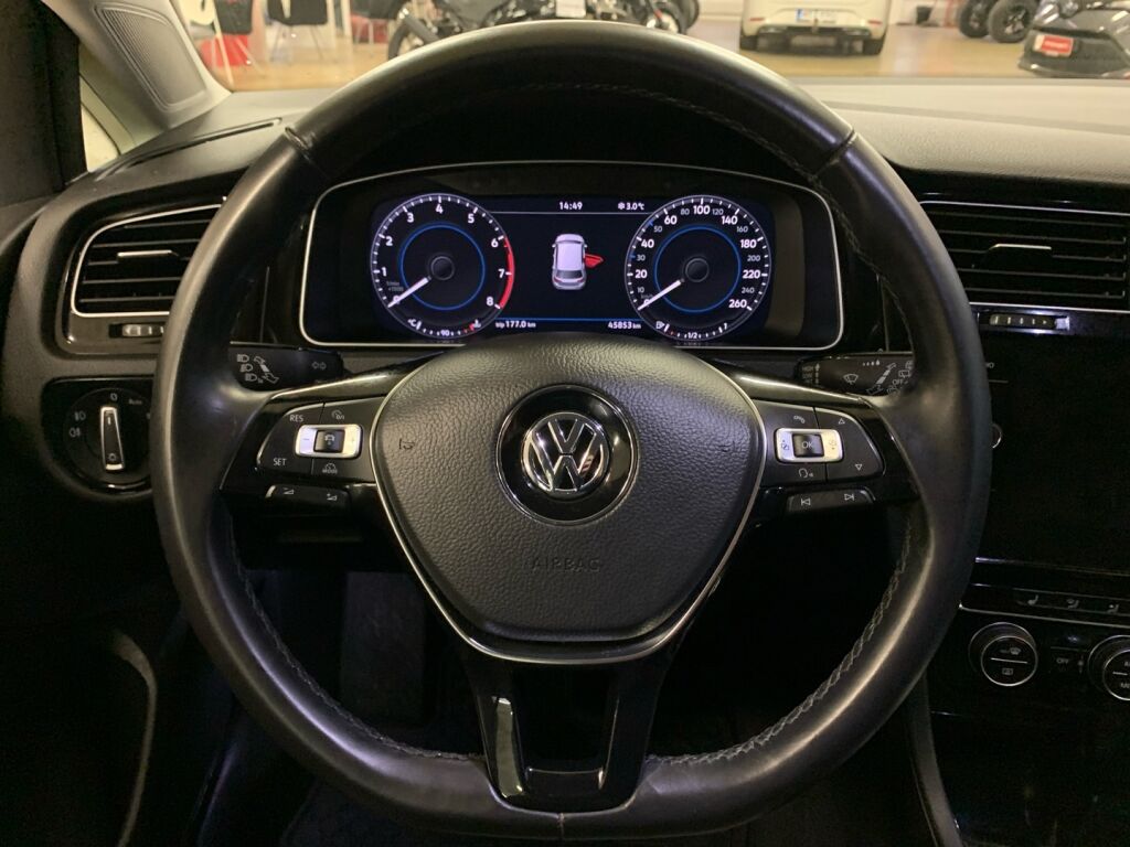 Volkswagen Golf 2018 Valkoinen