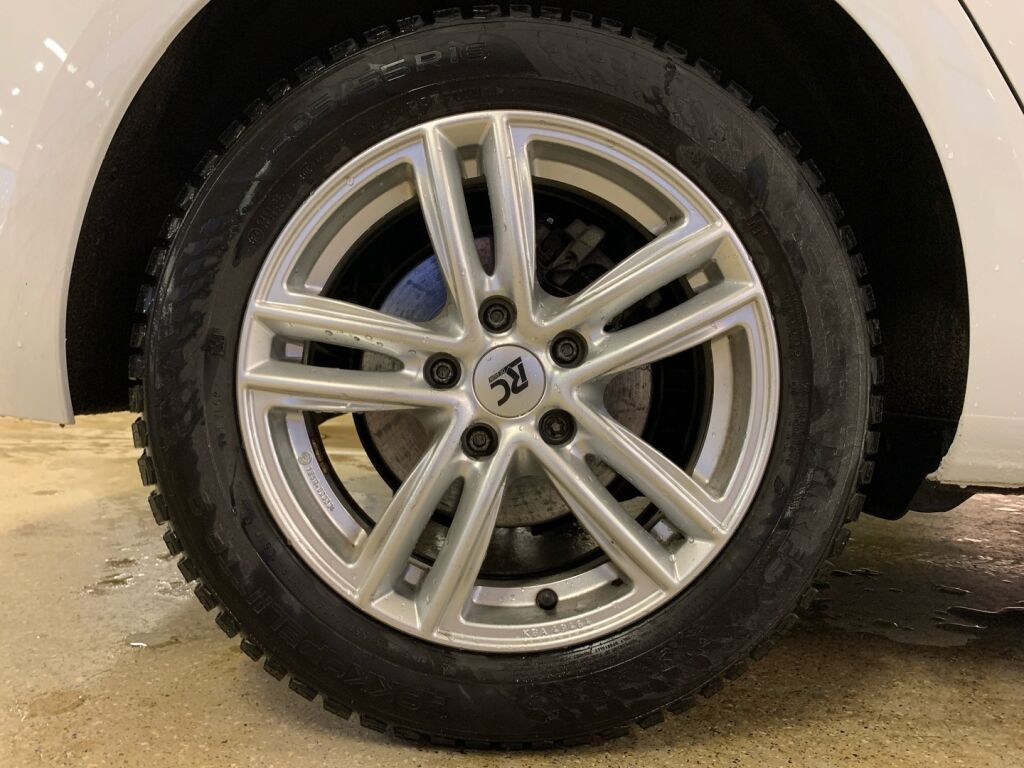 Volkswagen Golf 2018 Valkoinen