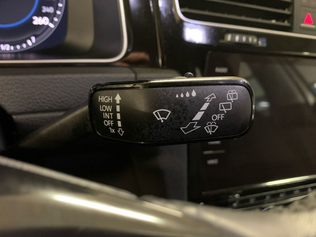 Volkswagen Golf 2018 Valkoinen