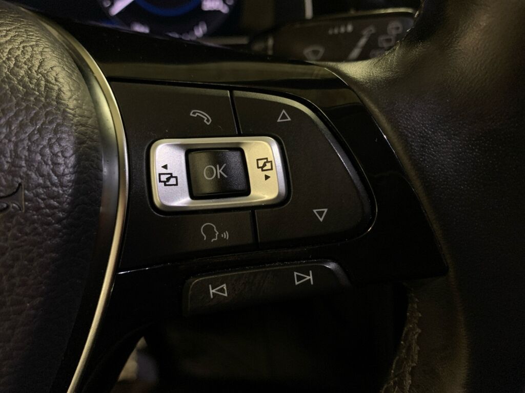 Volkswagen Golf 2018 Valkoinen