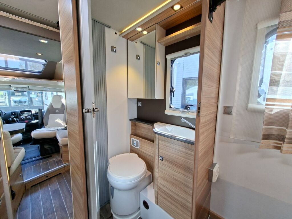 Adria Matrix Axess 600 SC 2018 Valkoinen